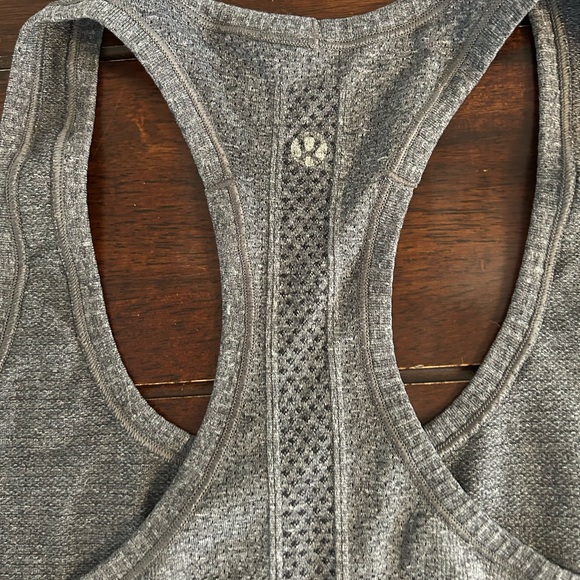 Lululemon gray silverescent tank top size 8 - Picture 5 of 5